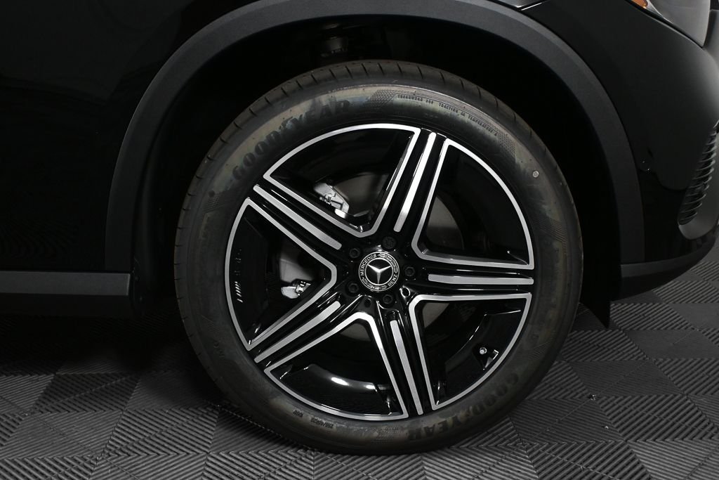 New 2026 Black Mercedes-Benz GLC 300 image 35