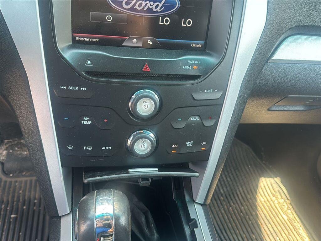 Used 2015 Magnetic Metallic Ford XLT image 15