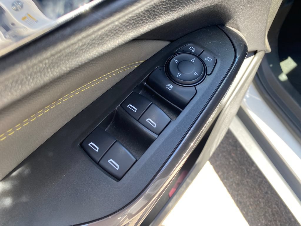 Used 2025 Summit White Chevrolet ACTIV image 11