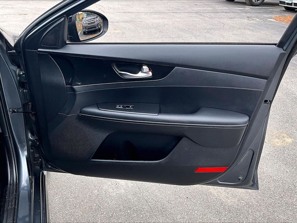 Used 2023 Gravity Gray Kia GT-Line image 12