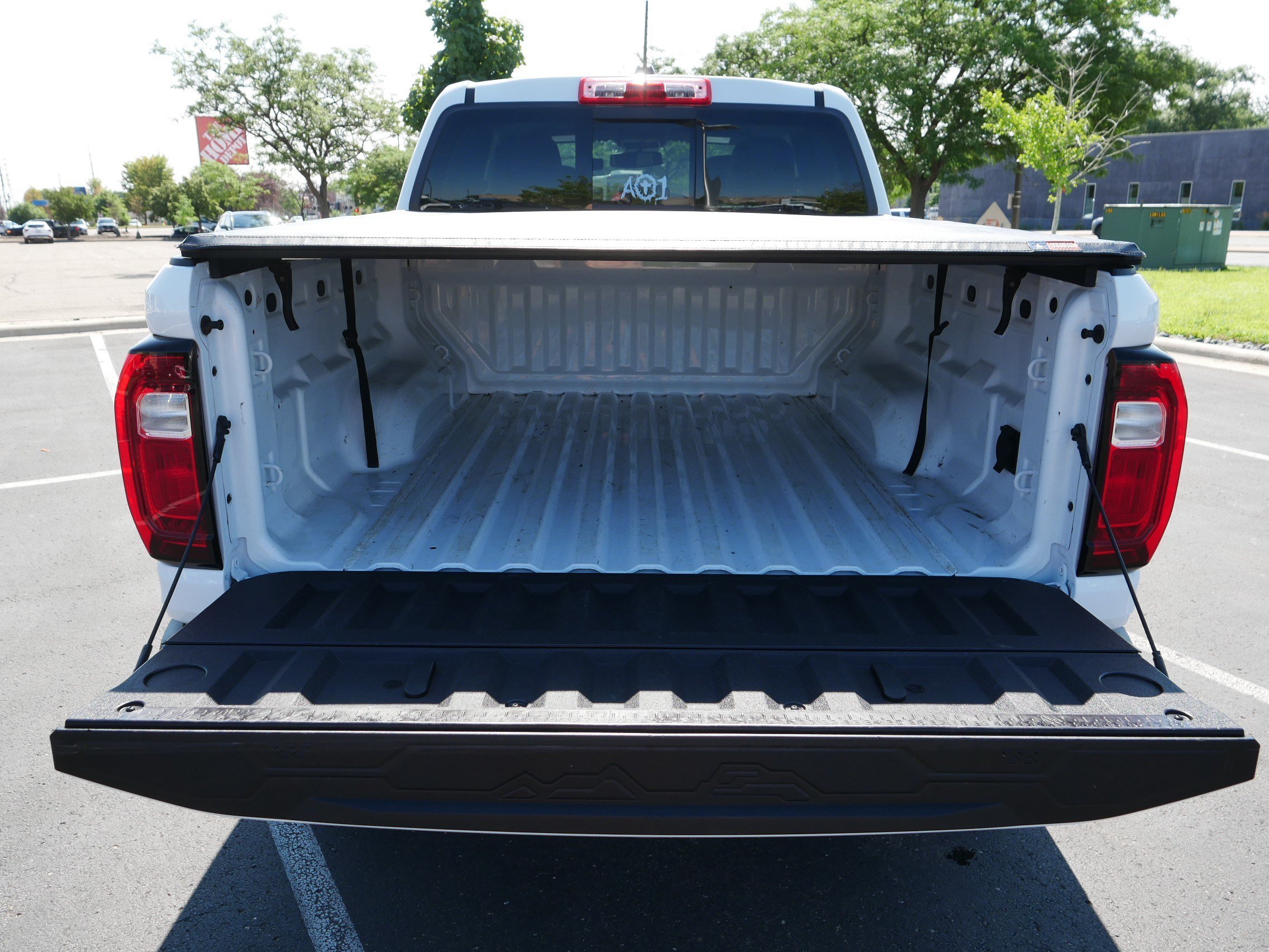 Used 2023 Summit White GMC 4WD AT4 image 18