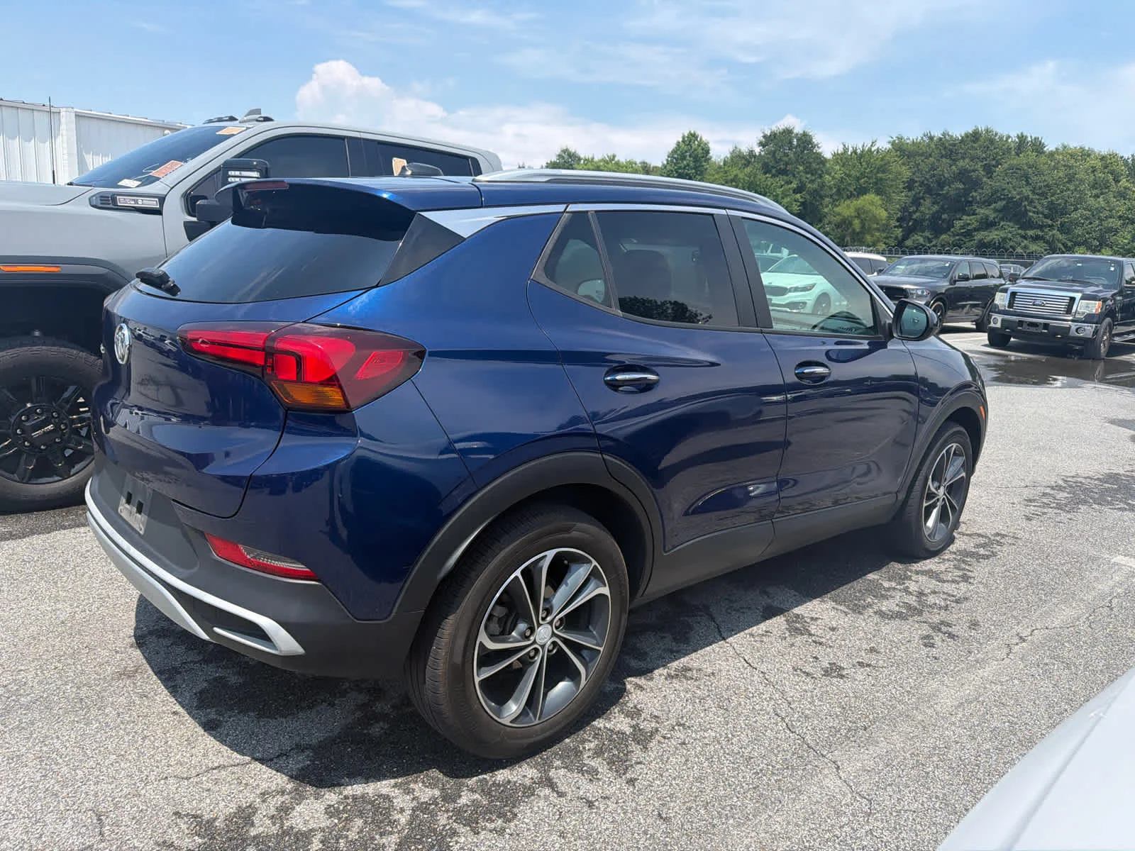Used 2022 Sapphire Metallic Buick Select image 3