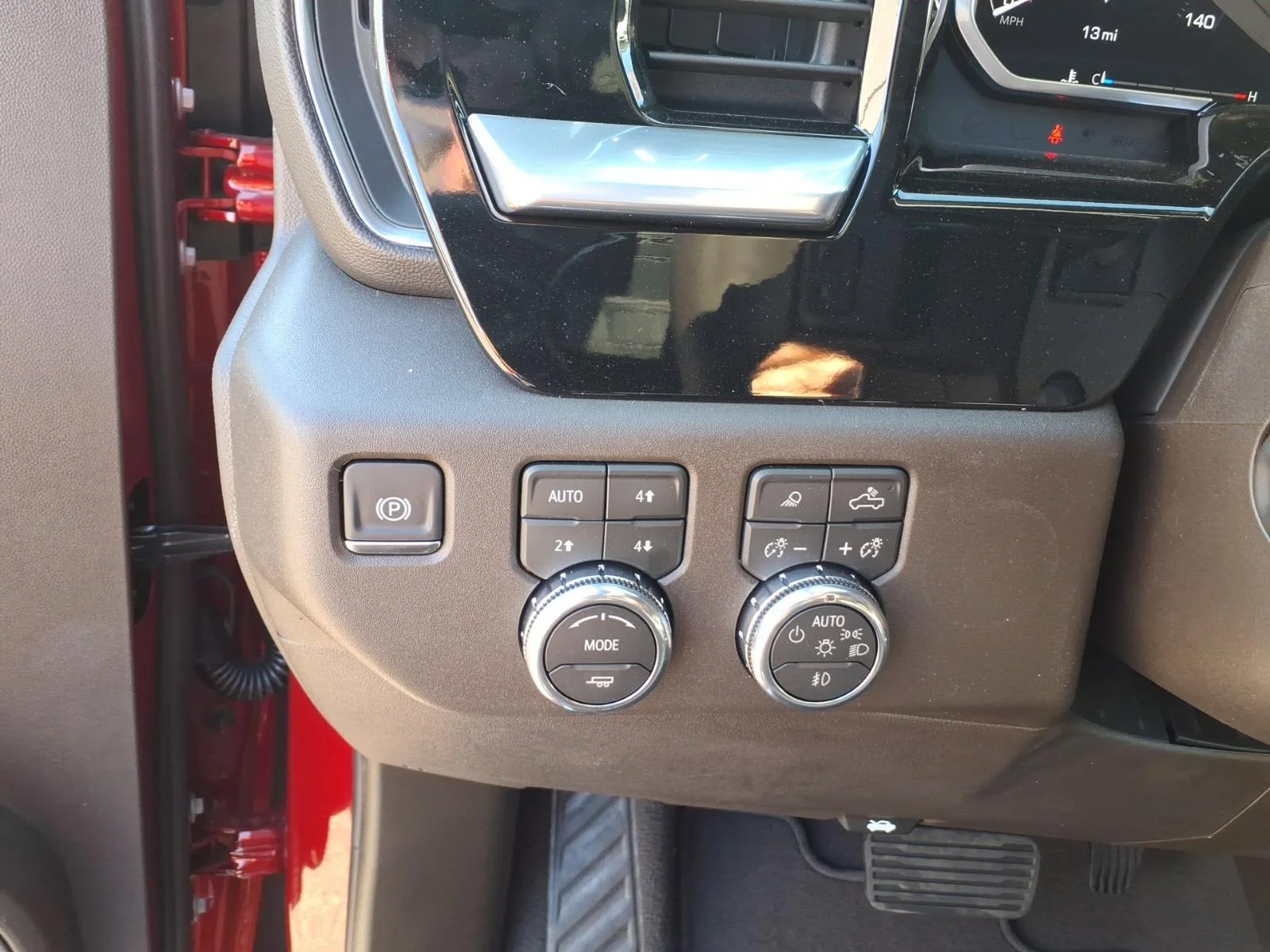 2026 GMC Sierra 1500 SLT - Photo 8
