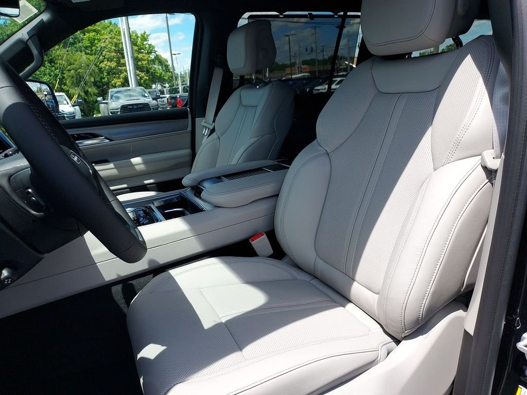 New 2026 High Gloss Black Exterior Paint Jeep Limited Reserve image 17