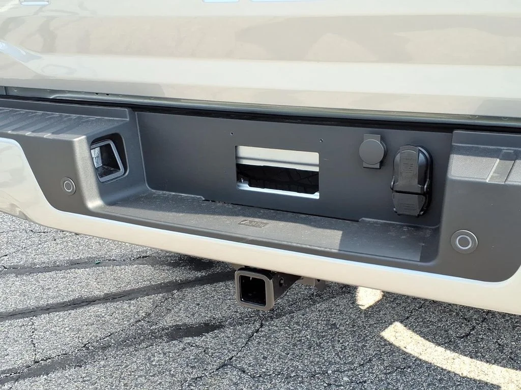 New 2026 Iconic Silver Metallic Ford XLT image 6