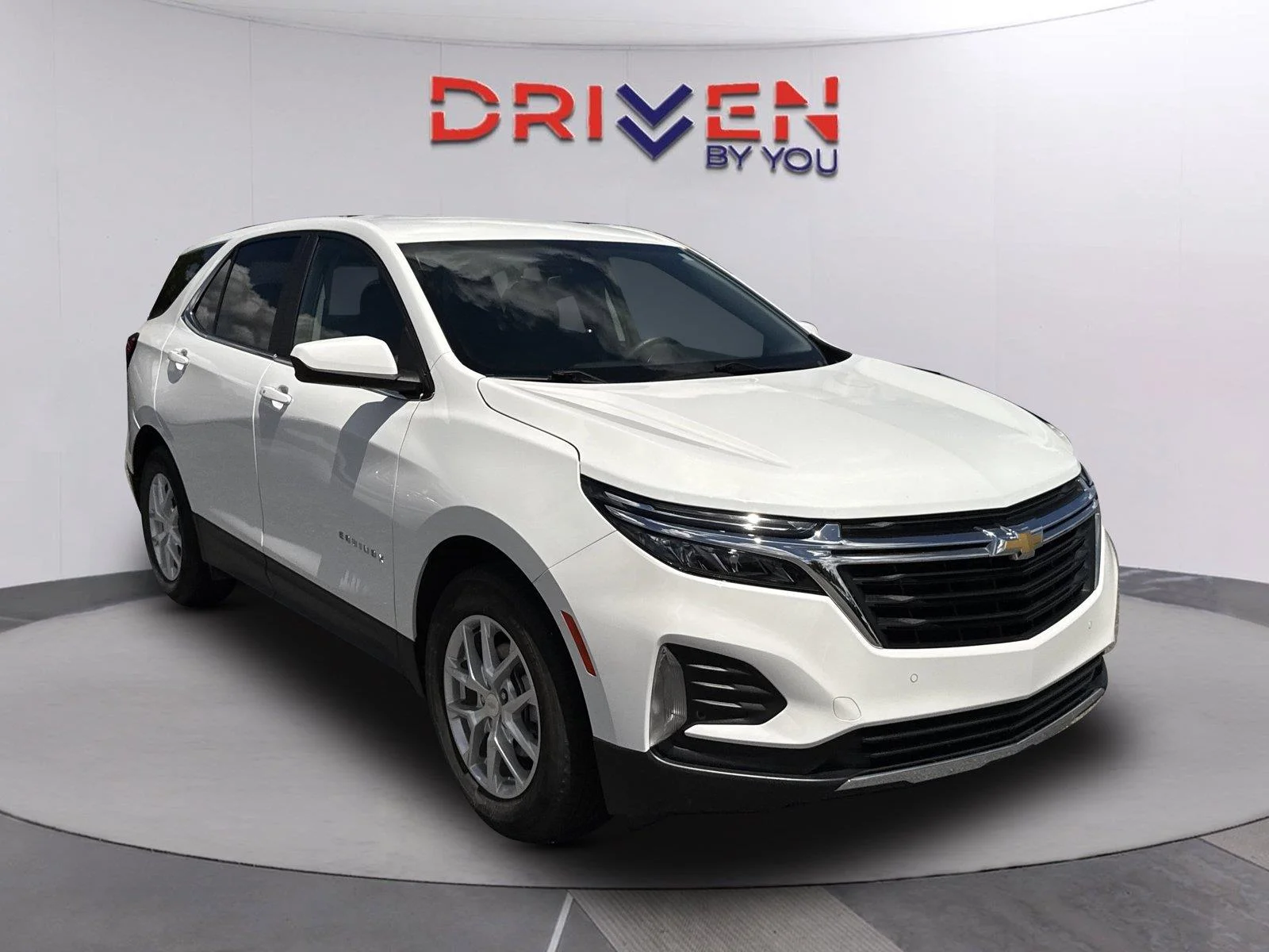Used 2024 Summit White Chevrolet LT image 1