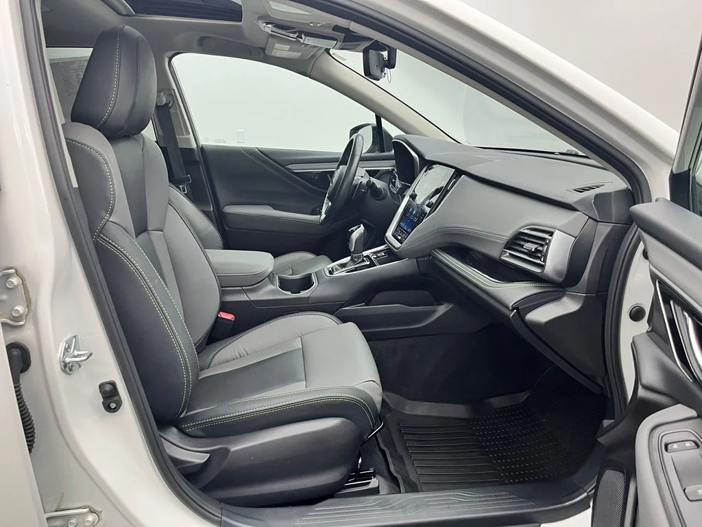 Used 2023 White Subaru Onyx Edition image 34