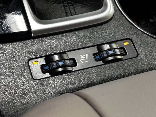 Used 2016 Predawn Gray Mica Toyota Limited/1-Owner/Heated-AC Seats image 18