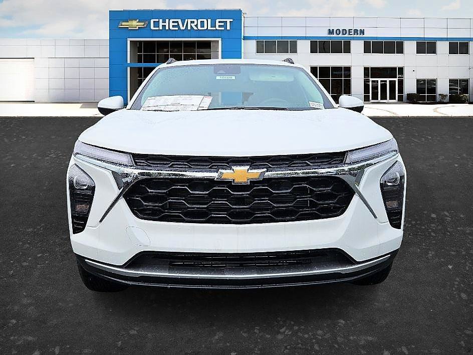 Used 2026 Summit White Chevrolet LT image 7
