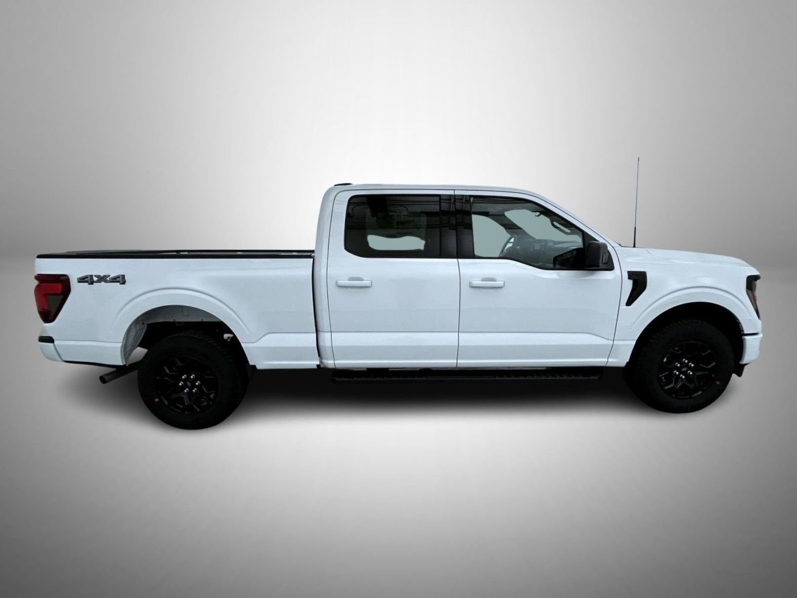 New 2026 Oxford White Ford XLT image 4