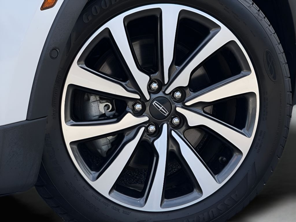 Used 2019 White Lincoln Reserve image 26