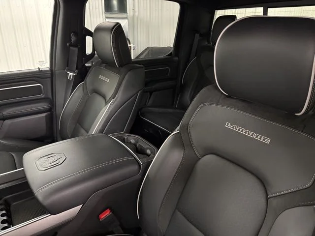 New 2026 Diamond Black Crystal Pearl-Coat Exterior Paint RAM Laramie image 7