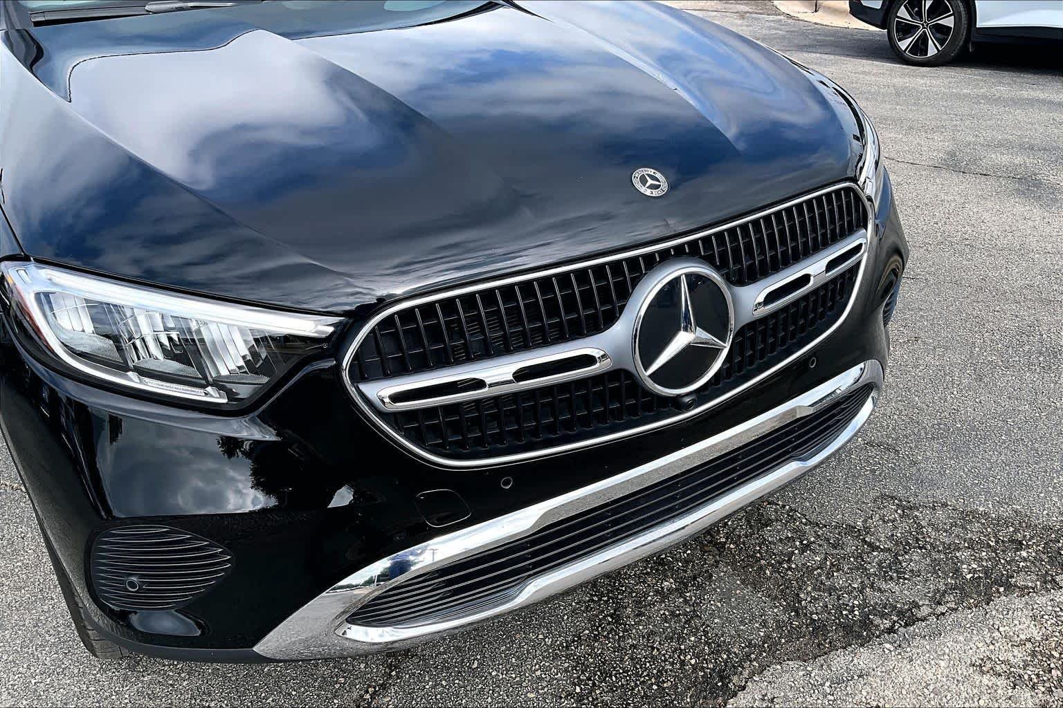 Used 2024 Black Mercedes-Benz GLC 300 image 30