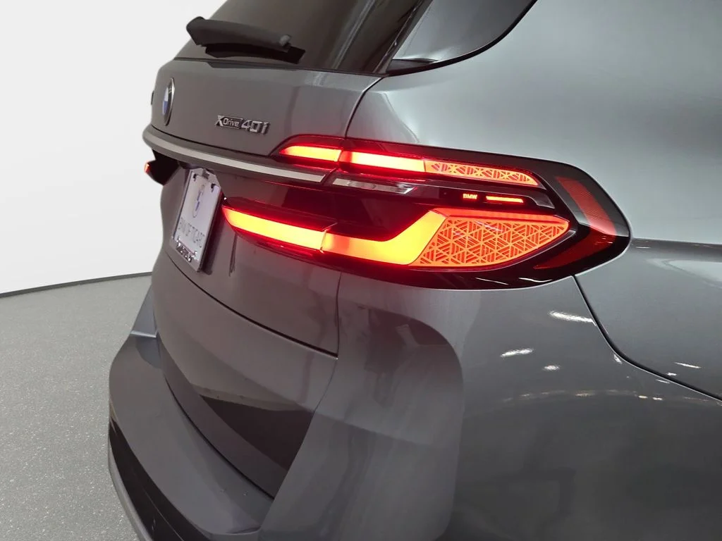 Used 2024 Skyscraper Gray Metallic BMW xDrive40i image 36