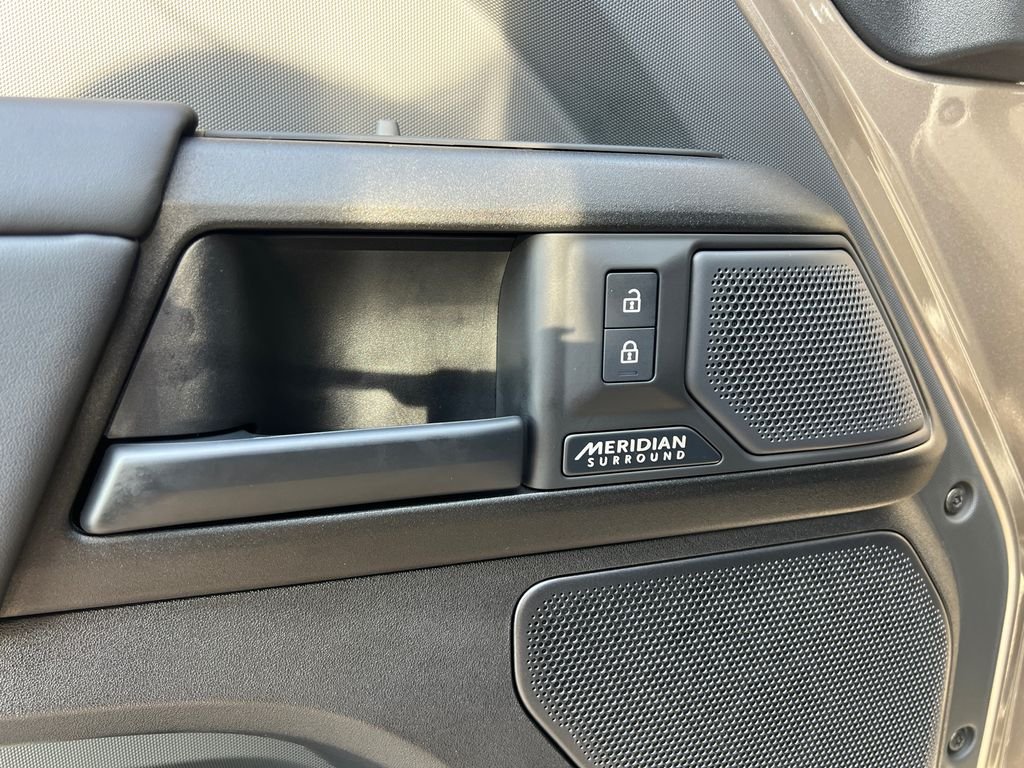Used 2025 Brown Land Rover OCTA image 12