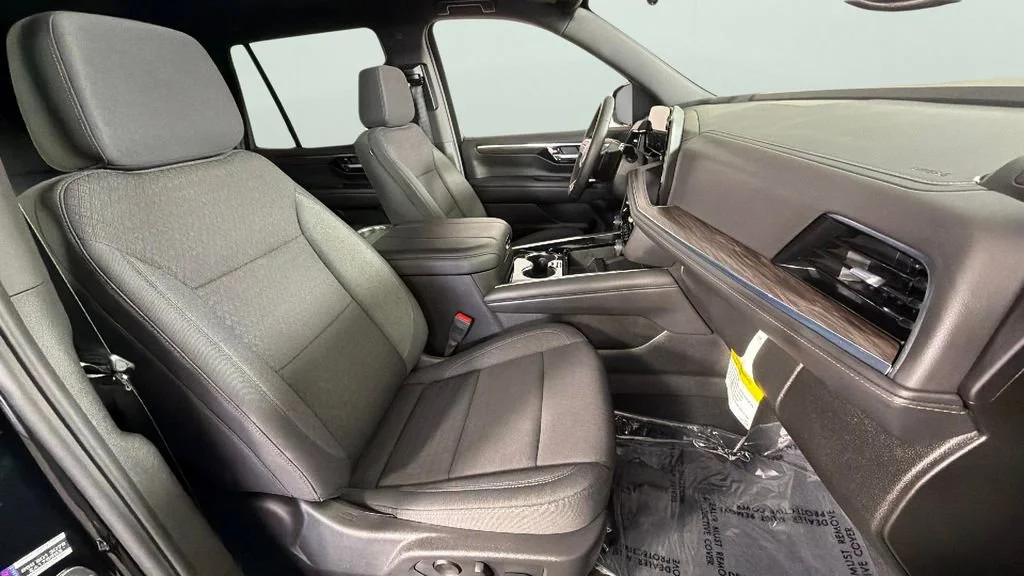 Used 2025 Black Chevrolet LS image 38