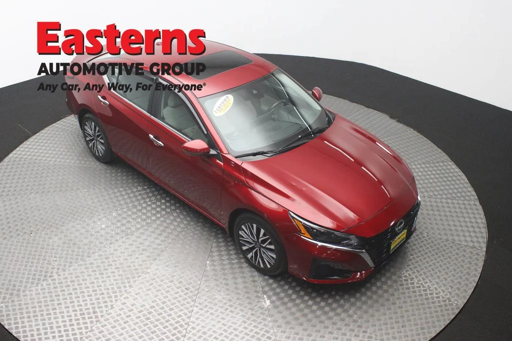 Used 2023 Red Nissan 2.5 SV image 3