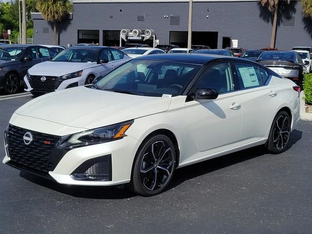 New 2026 Pearl White TriCoat / Super Black Two-tone Nissan SR image 31