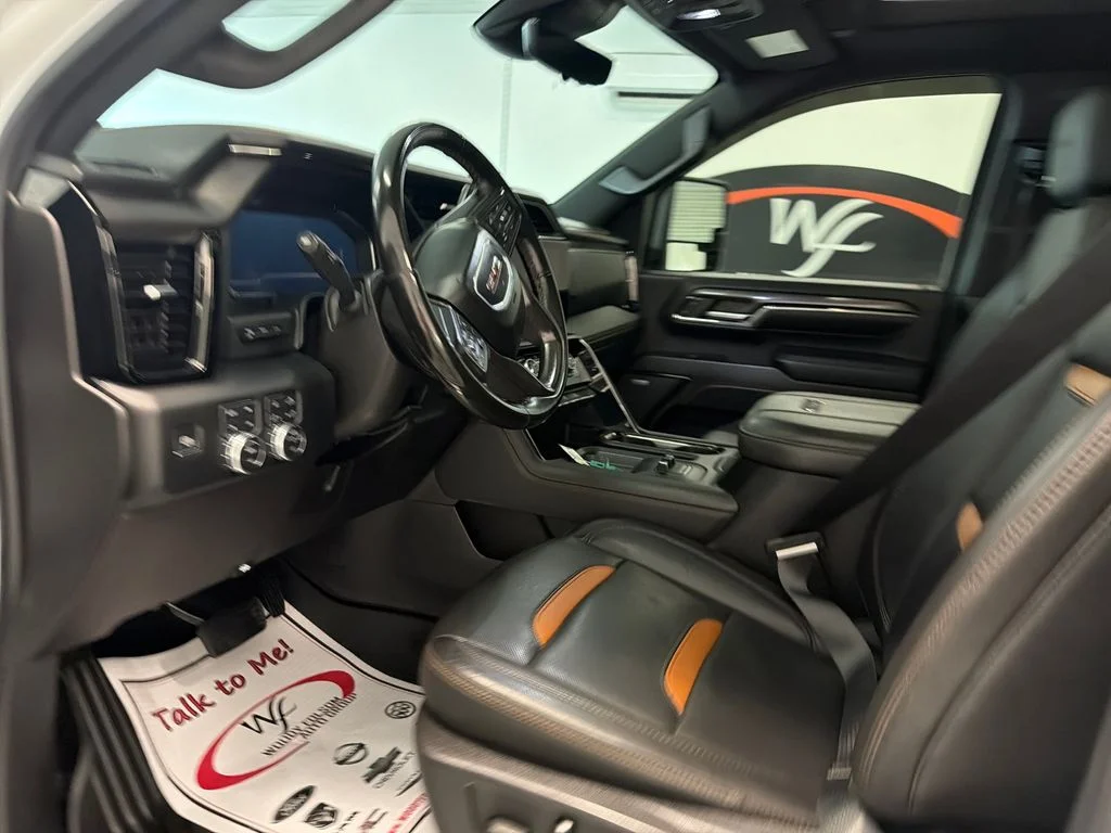 Used 2024 White GMC AT4 image 11