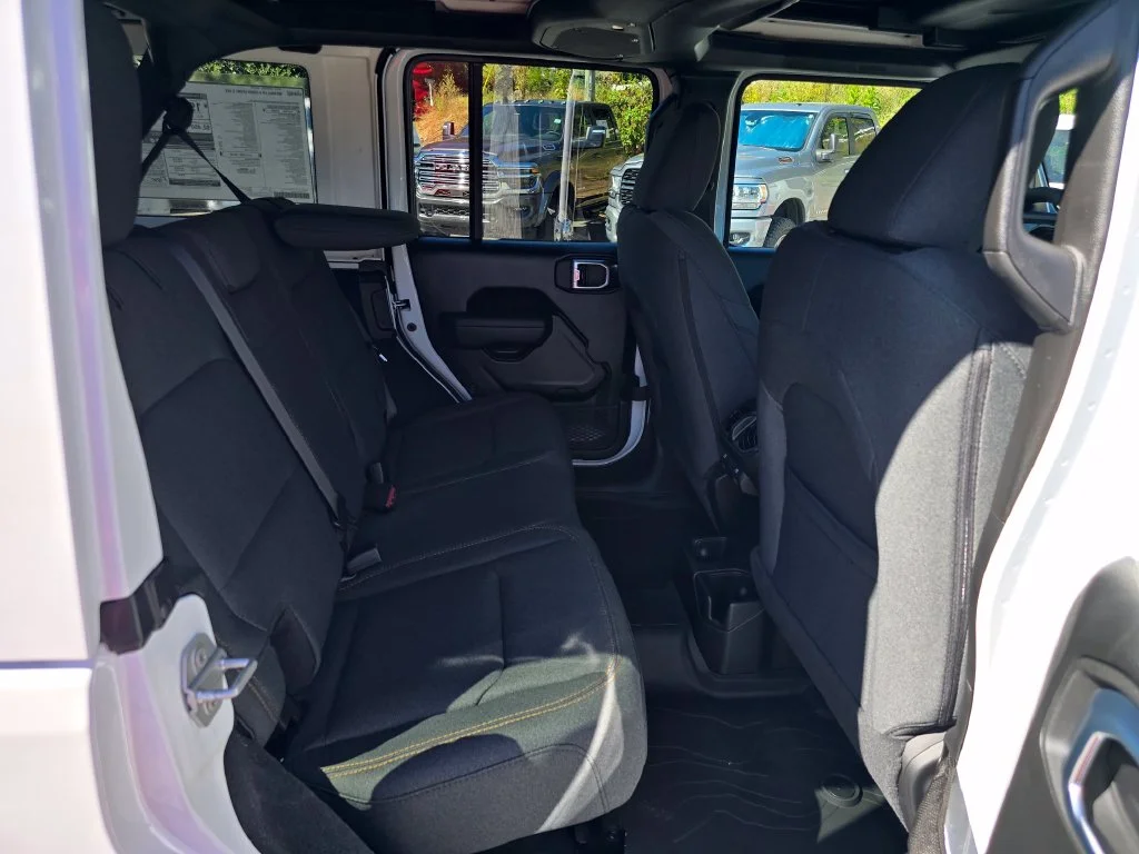New 2027 White/off-white Jeep Sport S image 25