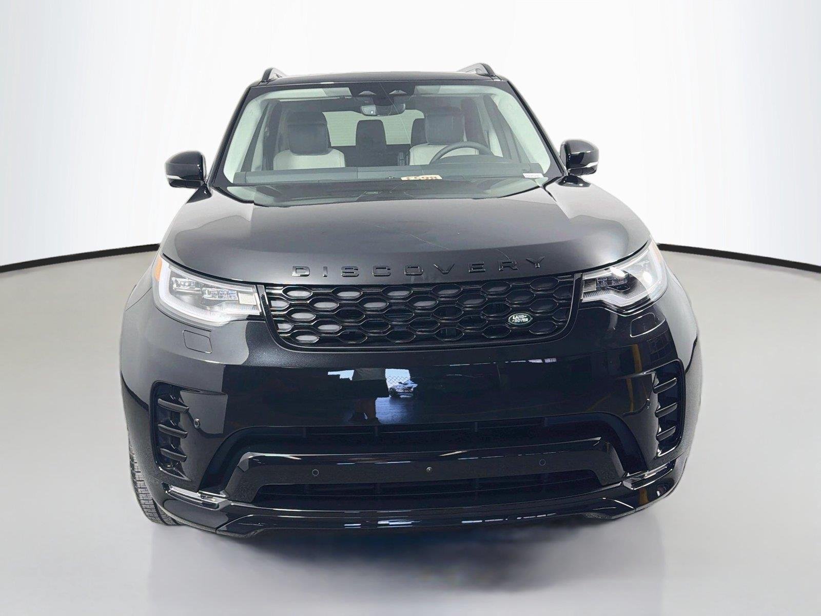 New 2026 Santorini Black Land Rover Dynamic SE image 2