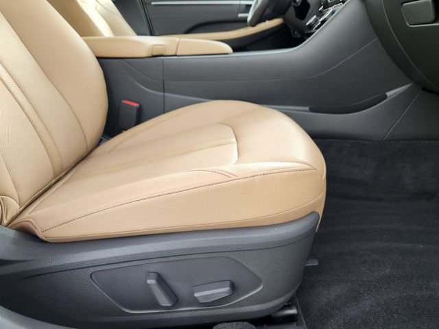 Used 2025 White Hyundai Limited image 15