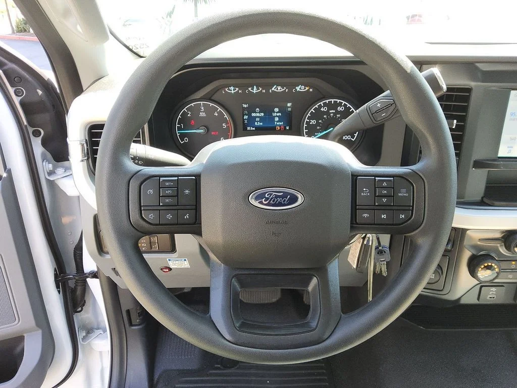 2025 Ford F-550 Super Duty Chassis Cab XL - Photo 8