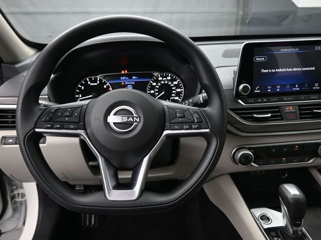 Used 2025 White Nissan 2.5 SV image 7
