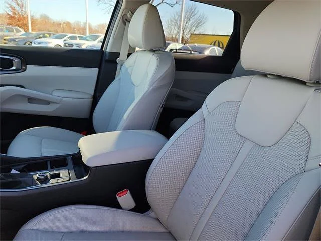 New 2026 Gray Kia S image 13