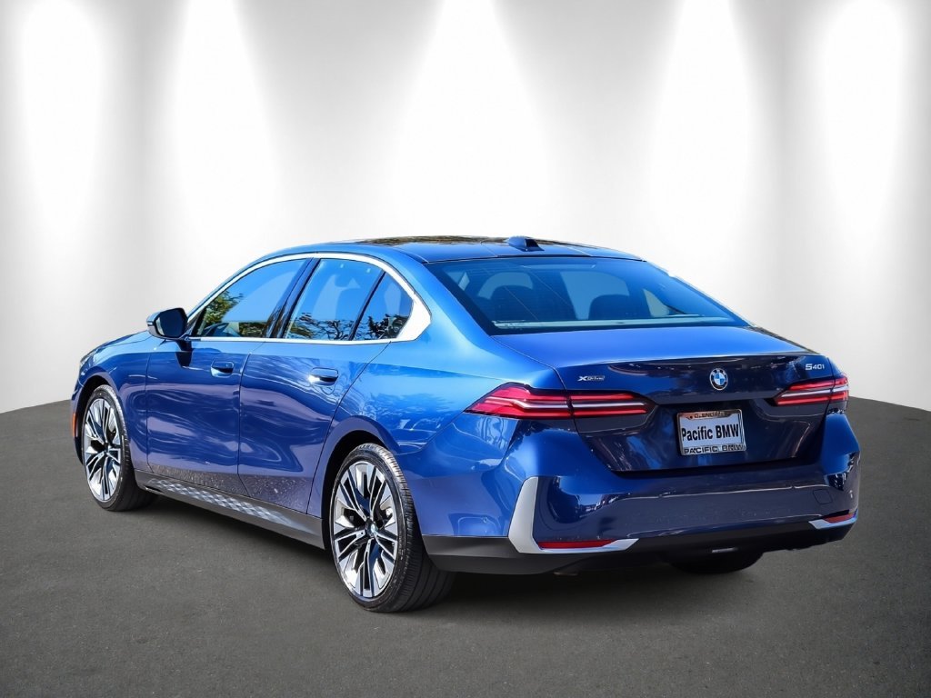 2026 BMW 5 Series photo 4