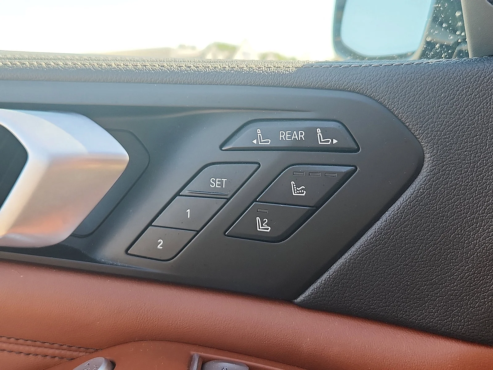 Used 2019 Black BMW xDrive40i image 24