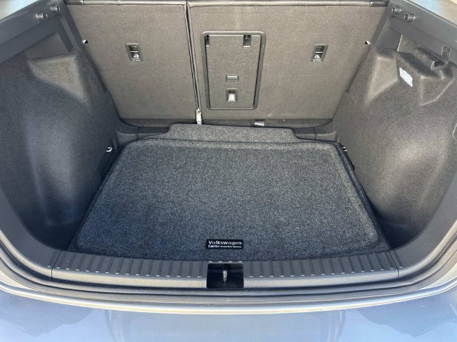 Certified Used 2025 Silver Volkswagen 1.5T SE image 29