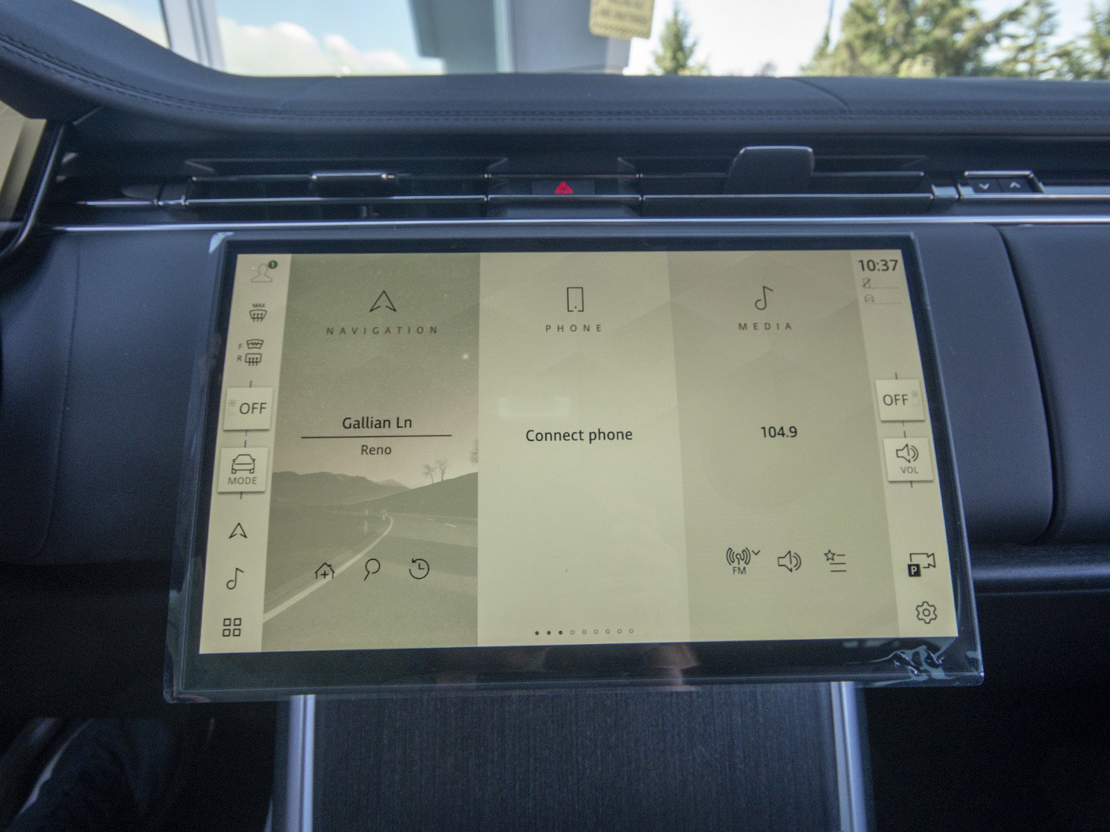 New 2026 Carpathian Grey Land Rover SE image 21