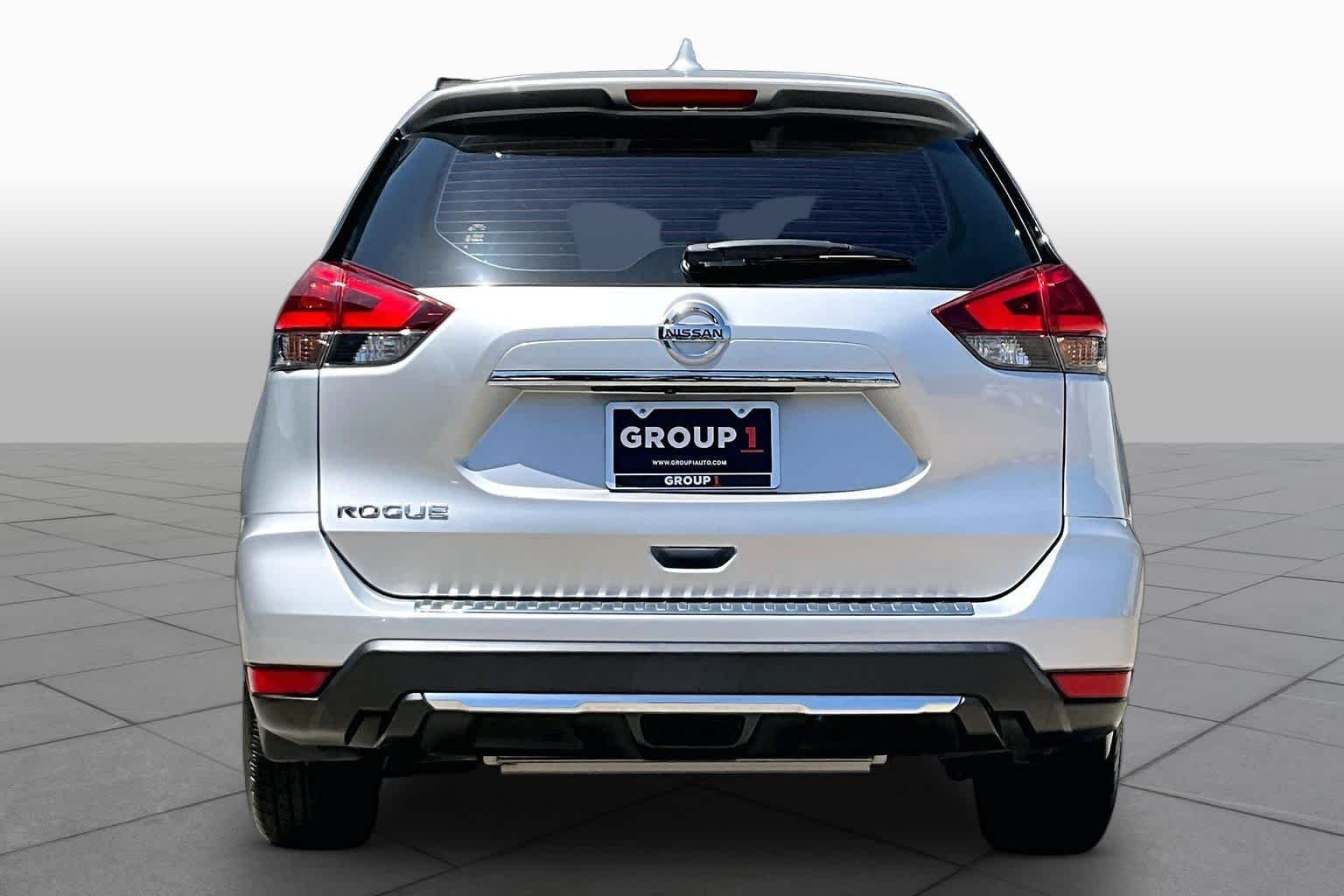 Used 2020 Brilliant Silver Metallic Nissan S image 5