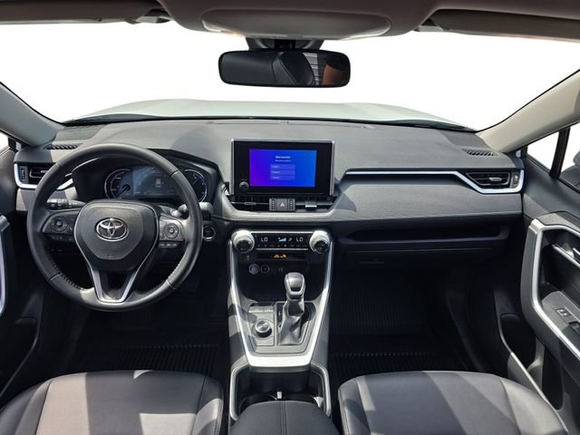 Used 2023 Beige Toyota XLE Premium image 9