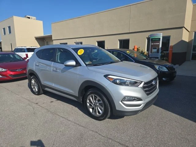 Used 2018 White Hyundai SEL image 1