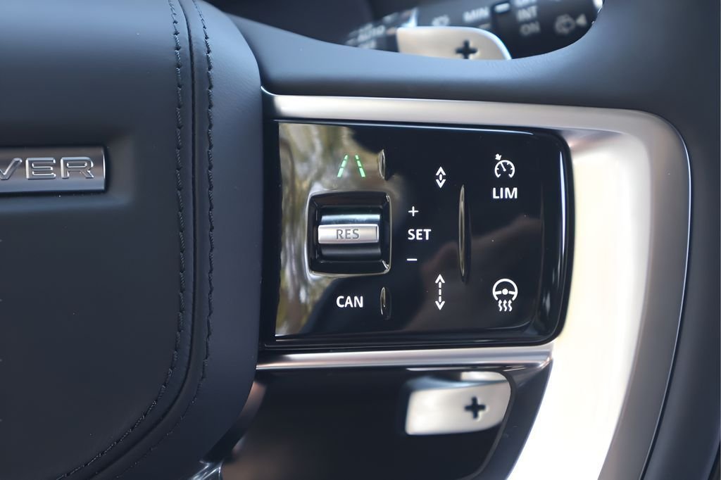 New 2026 Fuji White Land Rover SE image 20