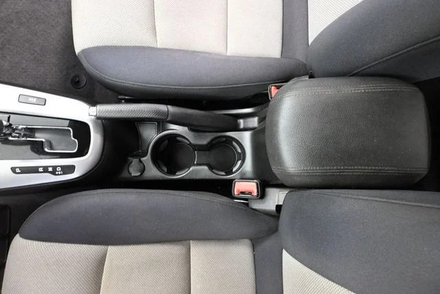 2013 Chevrolet Cruze LS - Photo 29