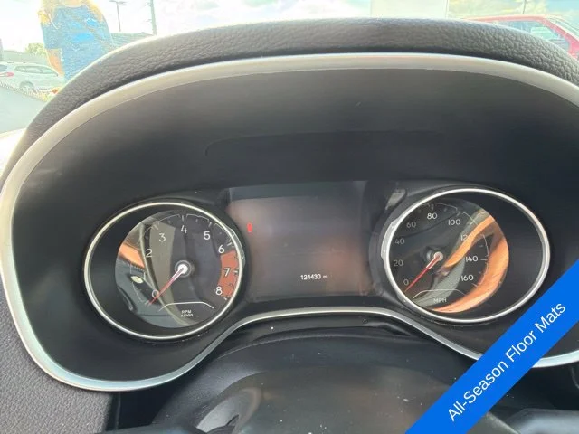 Used 2018 Redline Pearlcoat Jeep Latitude image 13