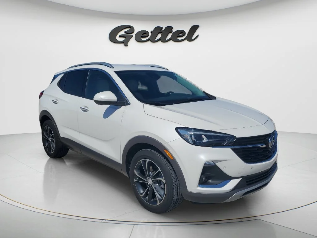 Used 2022 WHITE FROST TRICOAT Buick Essence image 3