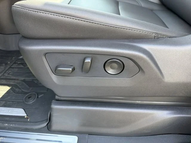 New 2026 Sterling Metallic GMC Elevation image 20