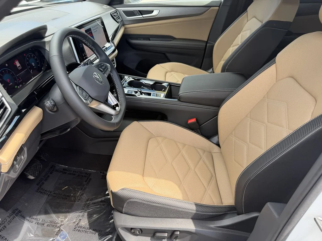 New 2026 White/off-white Volkswagen SE w/Technology image 23