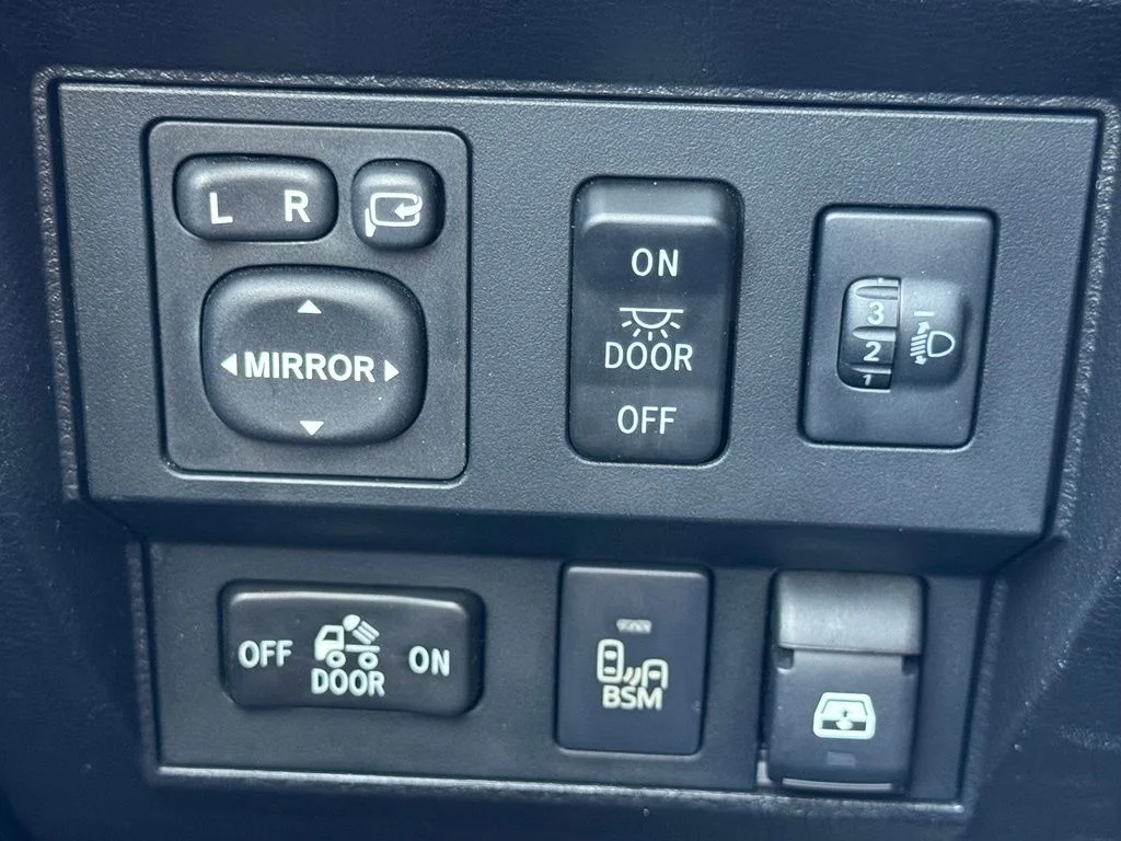 Used 2014 Black Toyota Platinum image 22