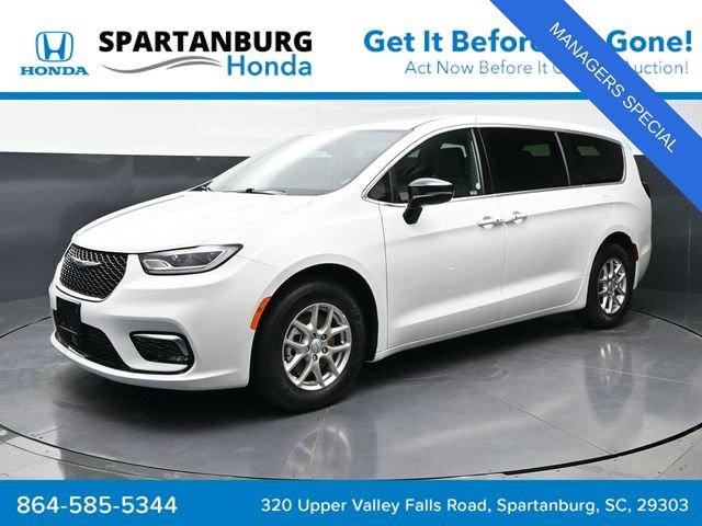2025 Chrysler Pacifica Select's photo