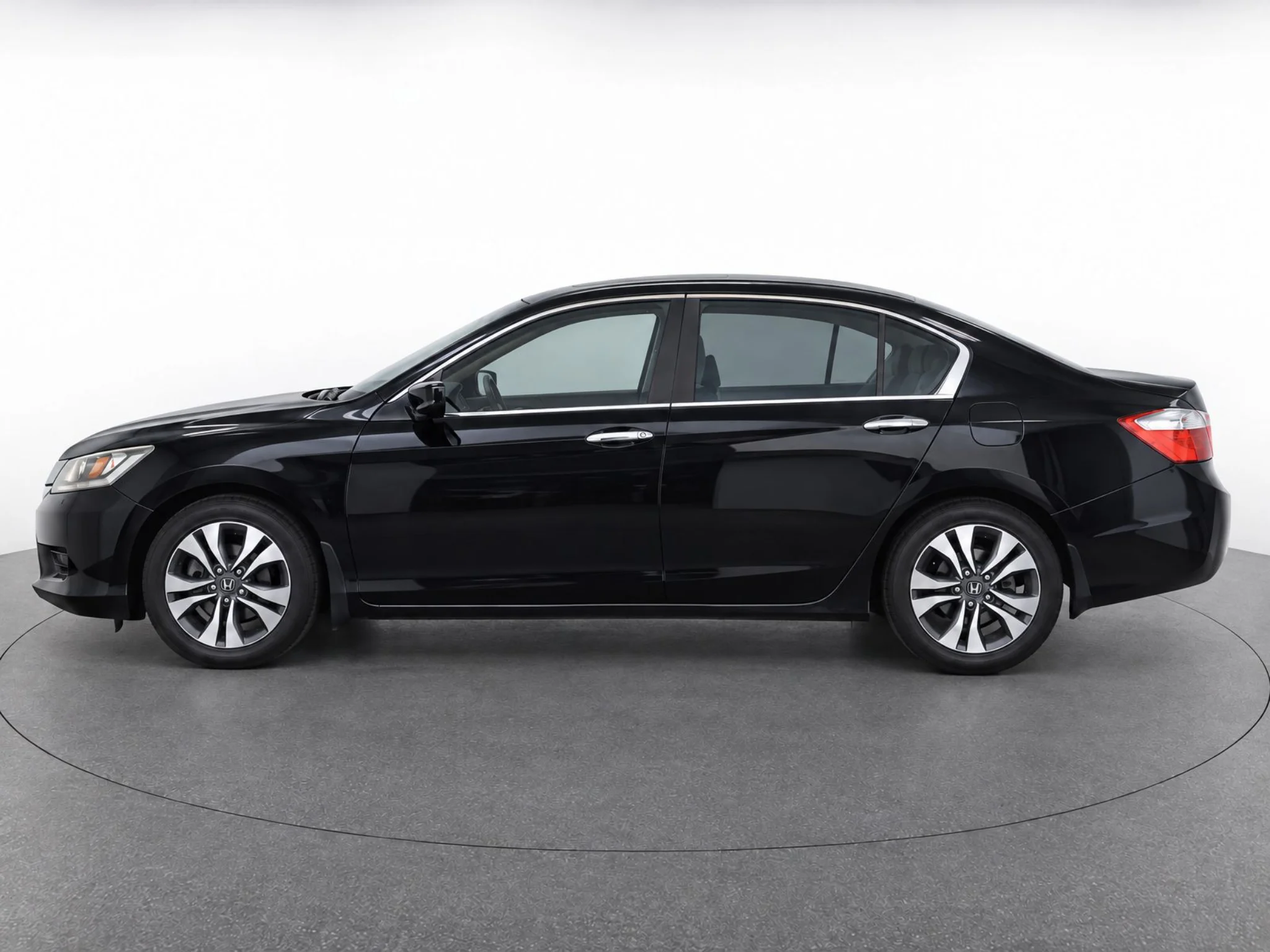 Used 2015 Crystal Black Pearl Honda LX image 33