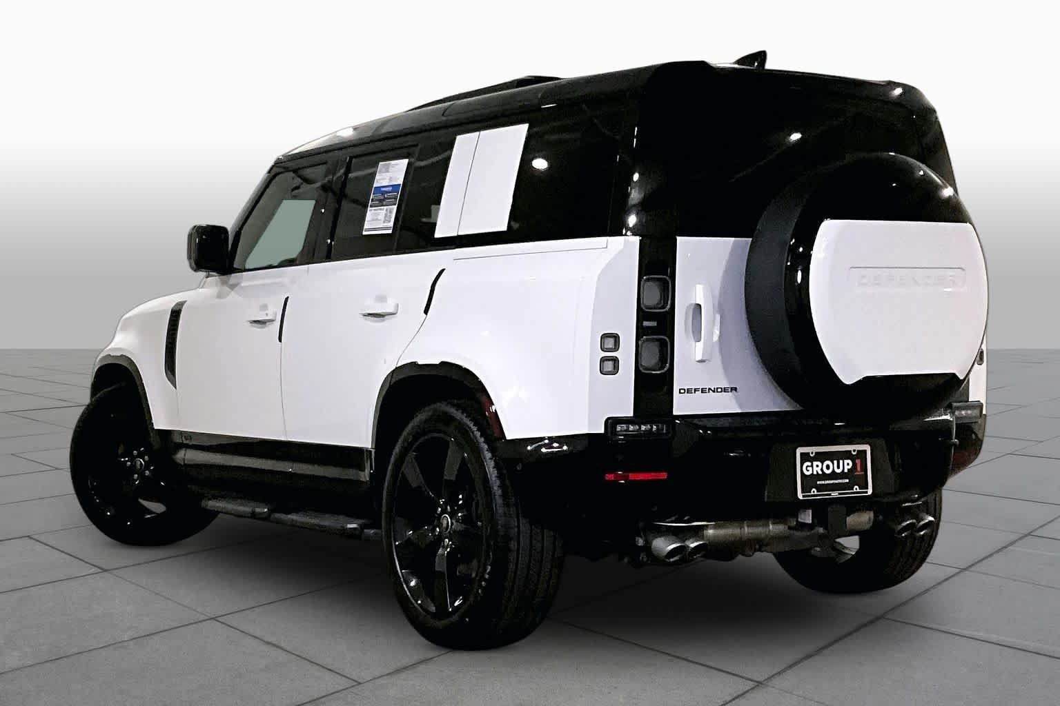 Used 2025 Fuji White Land Rover V8 image 11