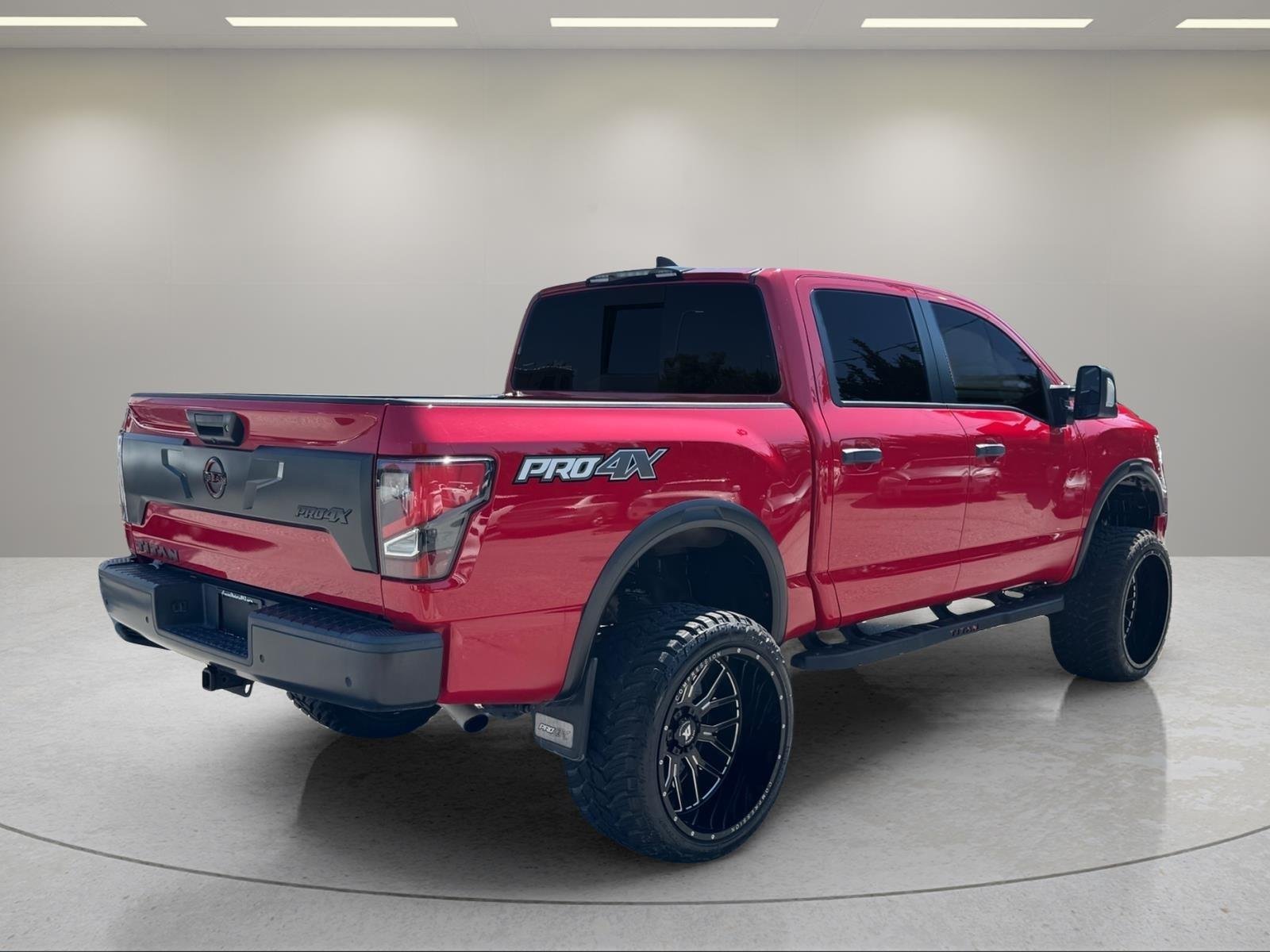 Used 2023  NISSAN  image 5