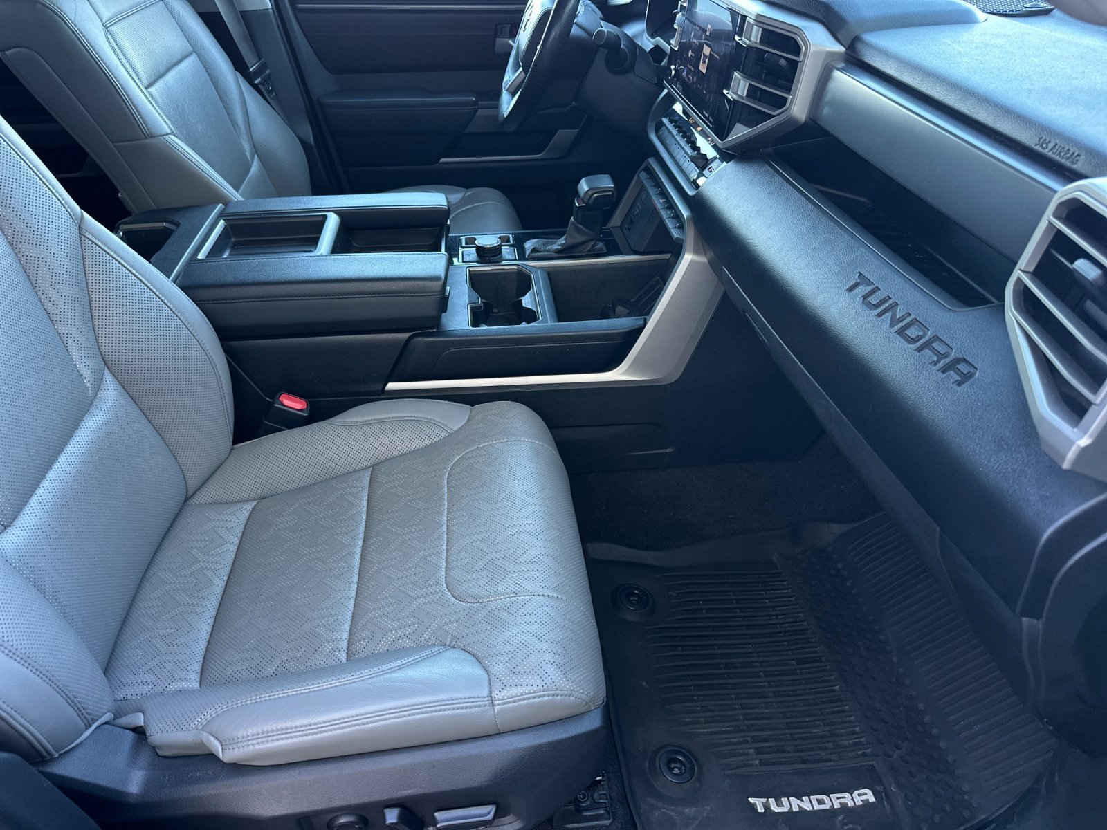 Used 2022 Midnight Black Metallic Toyota SR5 image 14