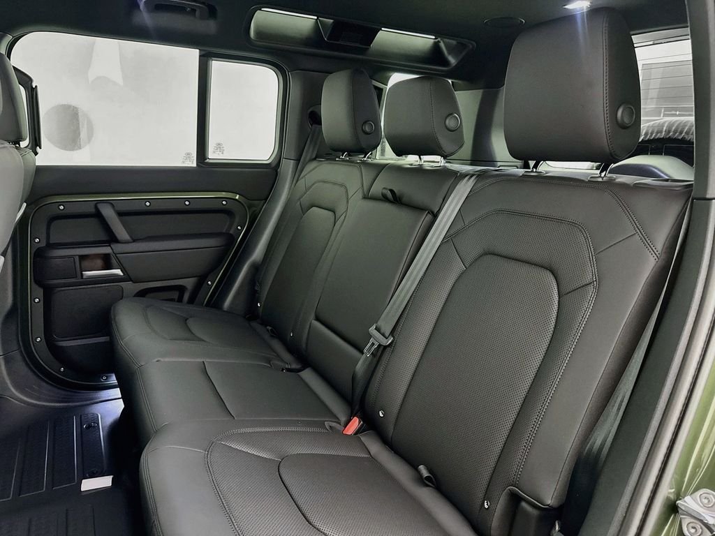 New 2026 Woolstone Green Land Rover X-Dynamic SE image 25