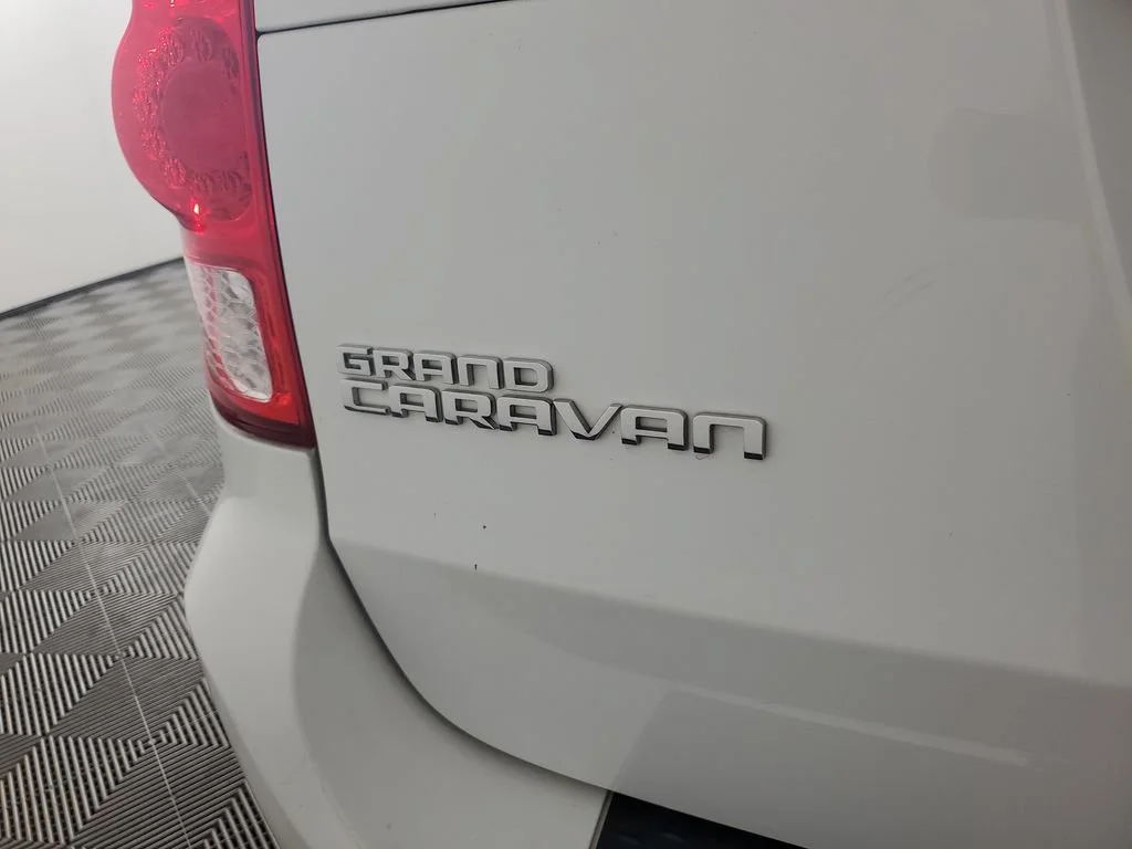 Used 2018 White Dodge SE image 30
